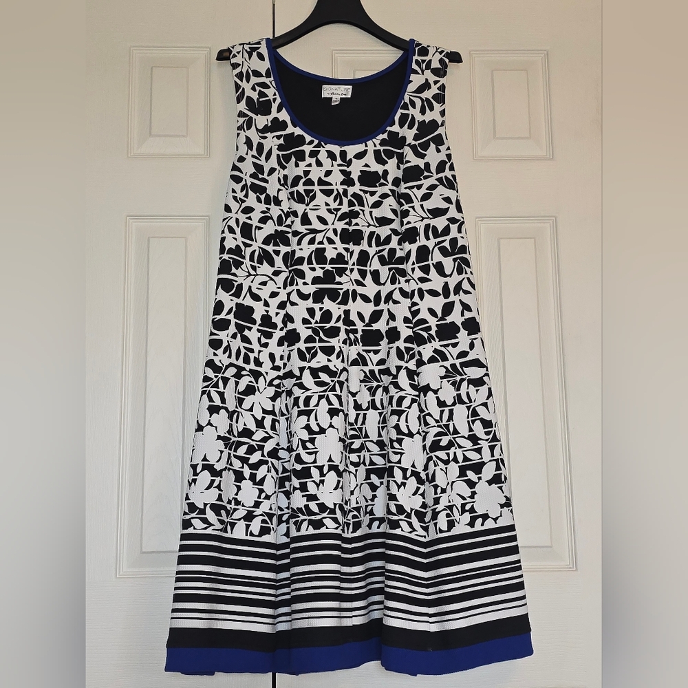 Signature by Robbie Lee Women's dress, Black and White floral pattern, Size 1X
